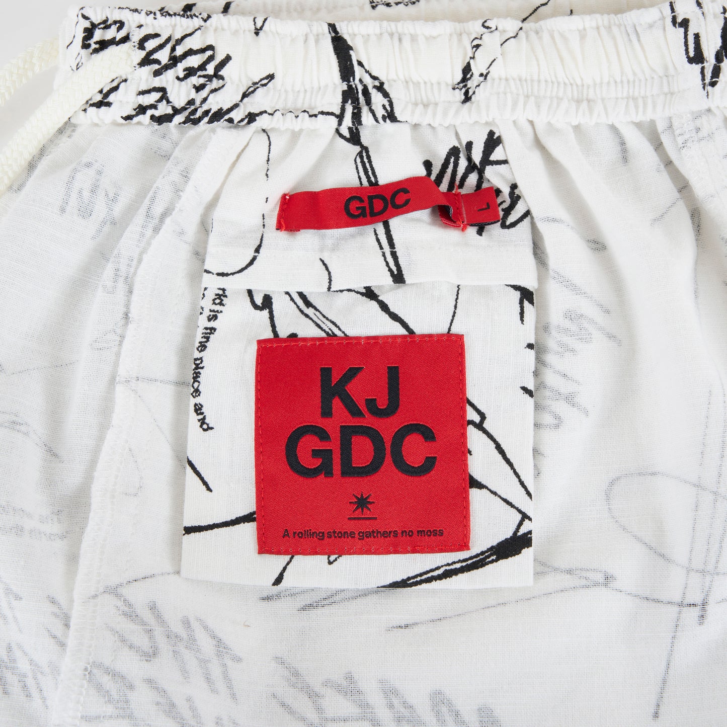 All-over pattern shorts