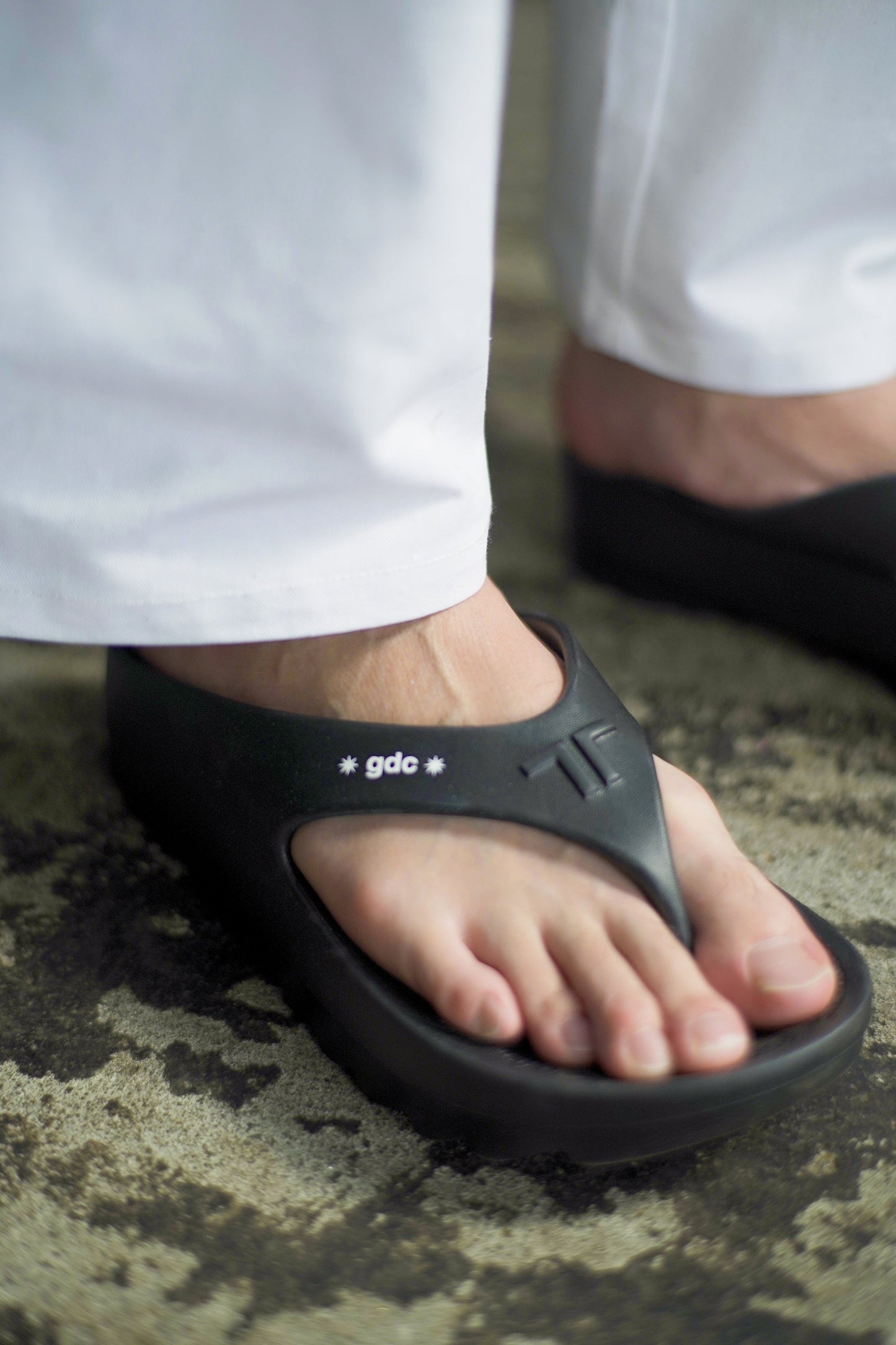 GDC × TELIC  W-FLIP SHARK SANDALS