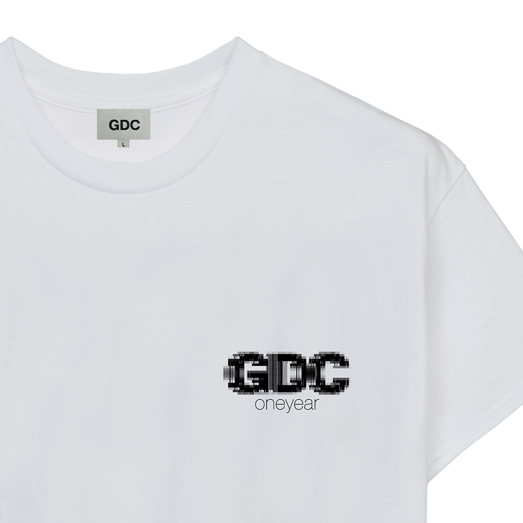 【KOSUKE KAWAMURA×GDC】One-Point Logo Collage Tee（発送予定：2026年6月上旬~）